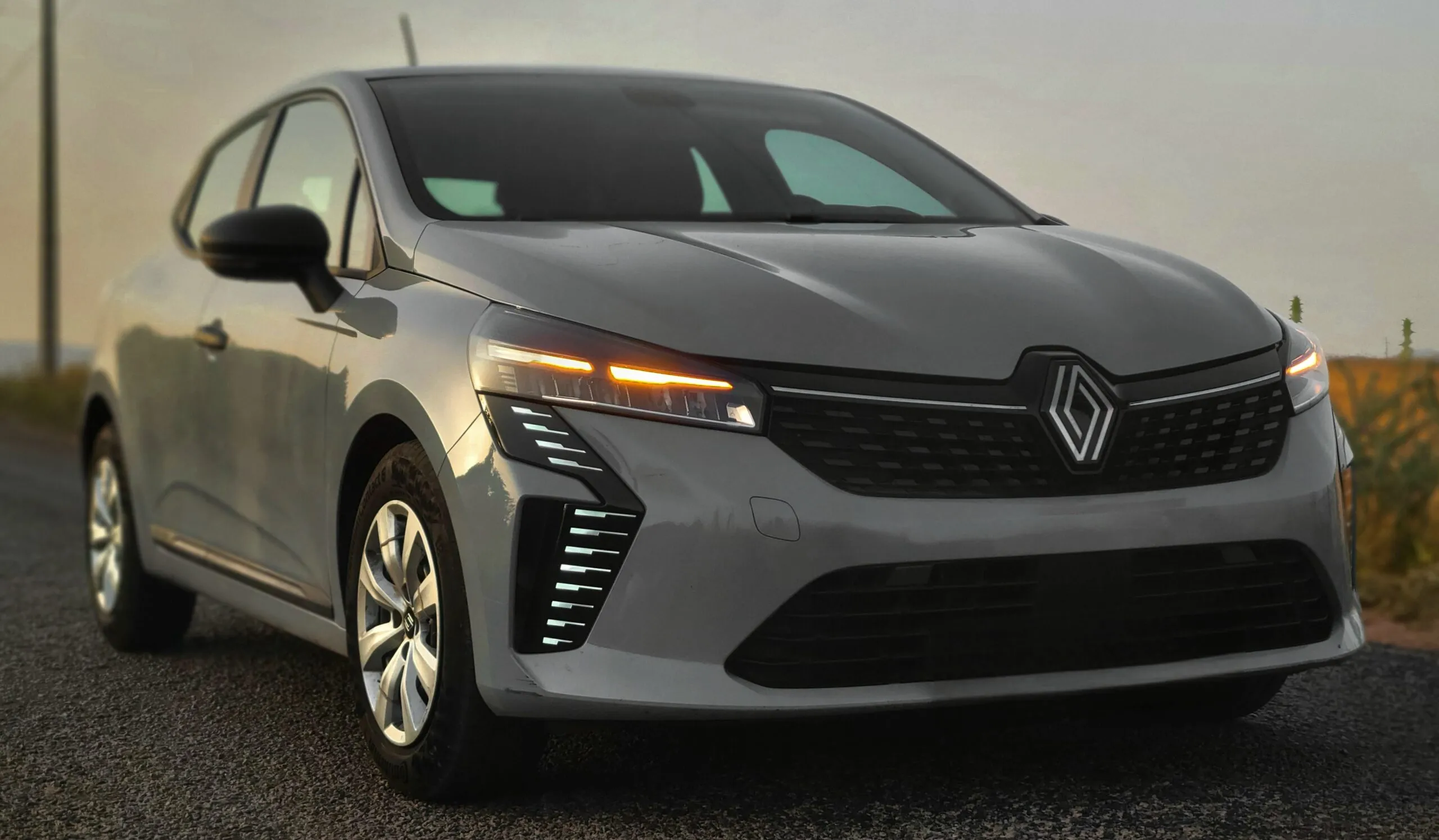 Location Renault Clio 5 gris manuelle Casablanca HSM Car